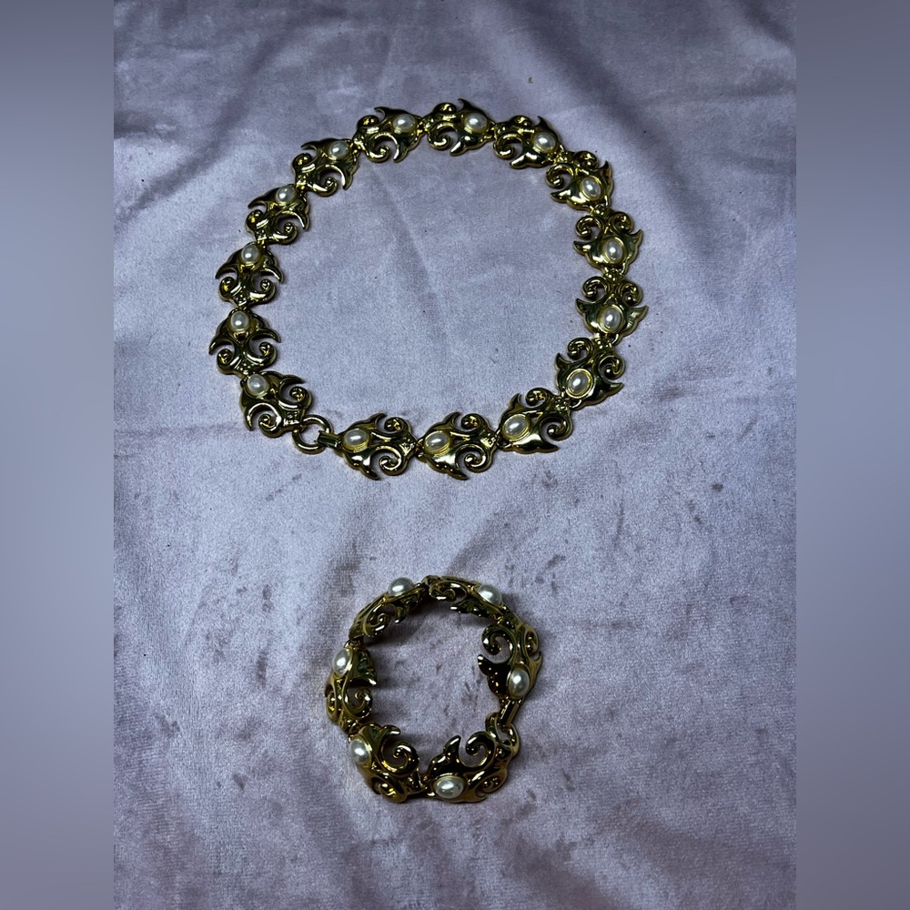 Elegant Gold-Toned Jewelry Set